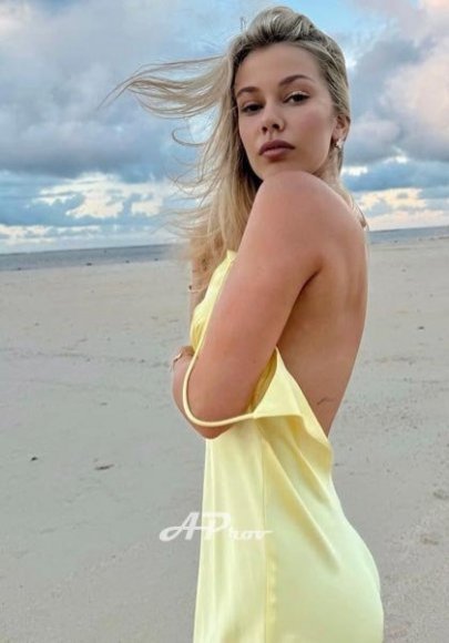 london escorts elite tall blonde models upmarket Lina